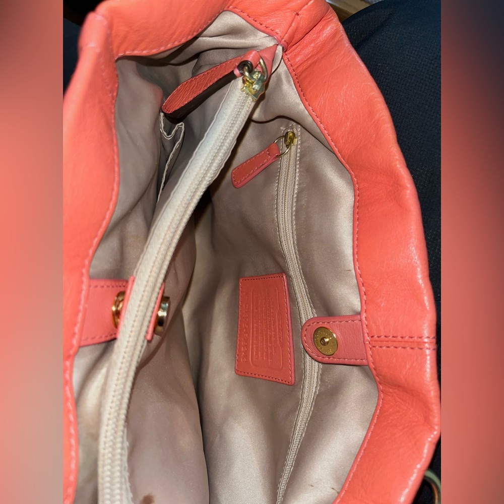 Coach hand bag - Picture 2 of 2
